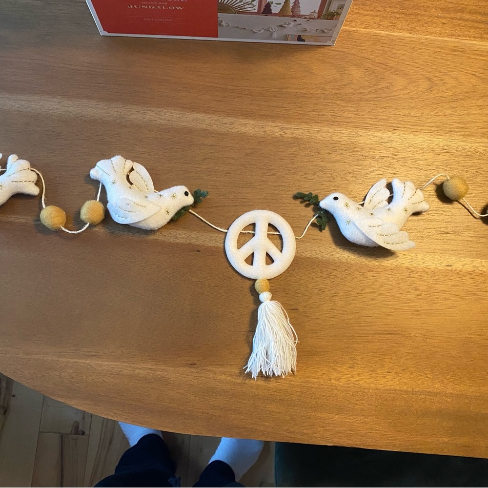Opalhouse Dove Garland